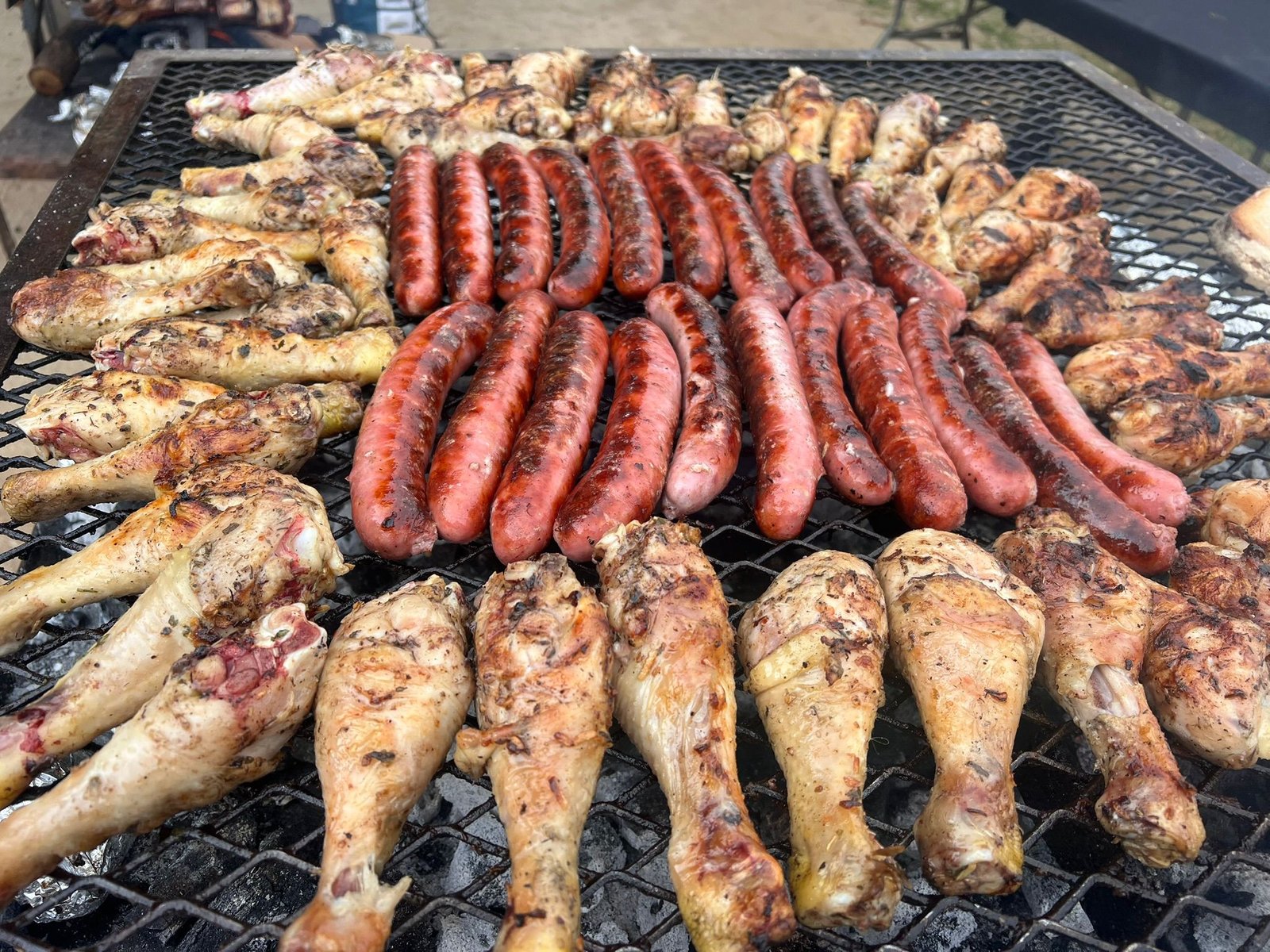 Parrilla mixta — chorizos y pollo
